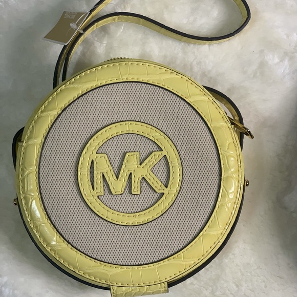 Michael Kors small round sling bag - Picture 2 of 3